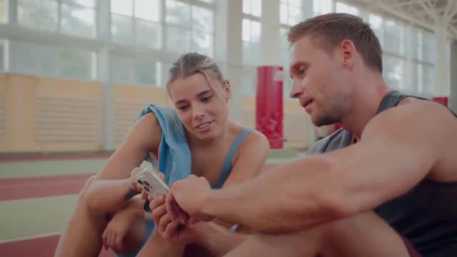 Using a workout organizer app on iPhone at the gym